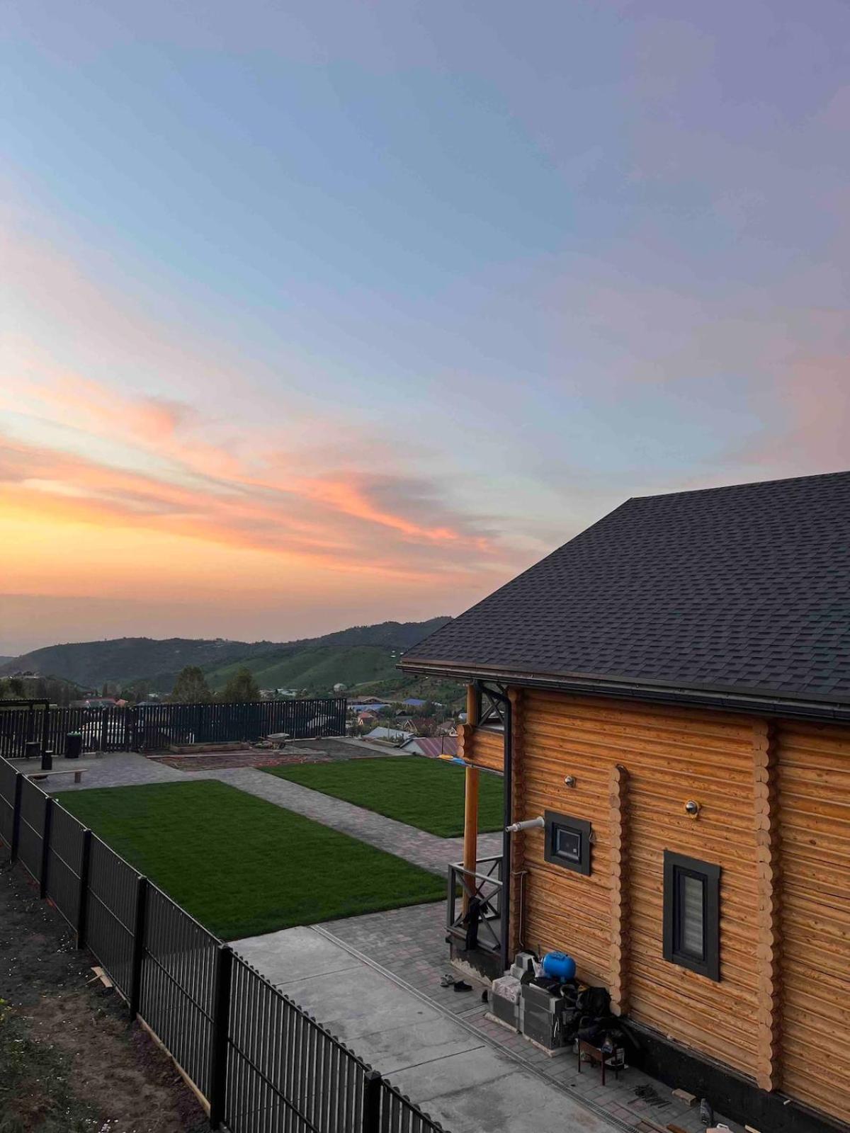Chalet Familyhousetabagan гостевой дом,коттедж в горах для компании с террасой и баней Almaty