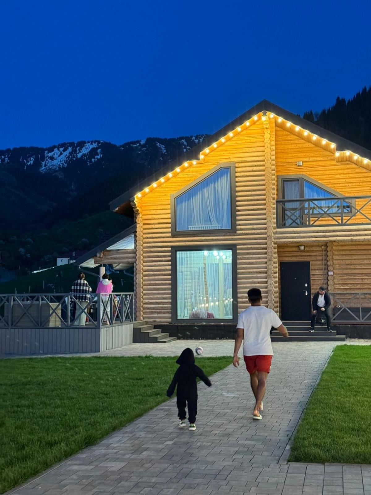 Chalet Familyhousetabagan гостевой дом,коттедж в горах для компании с террасой и баней *